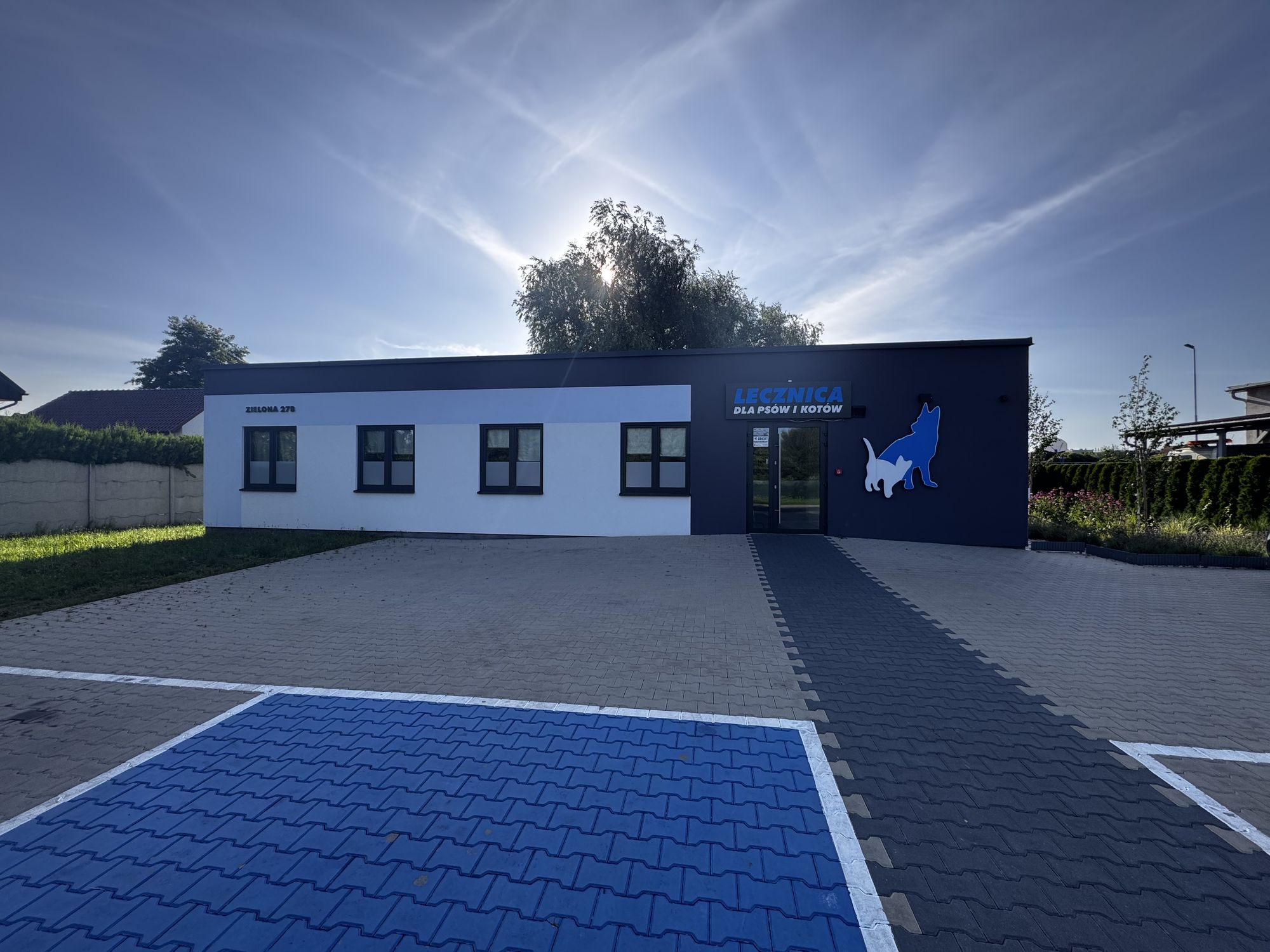 Budynek lecznicy dla psów i kotów przy ulicy Zielonej w Sierakowie